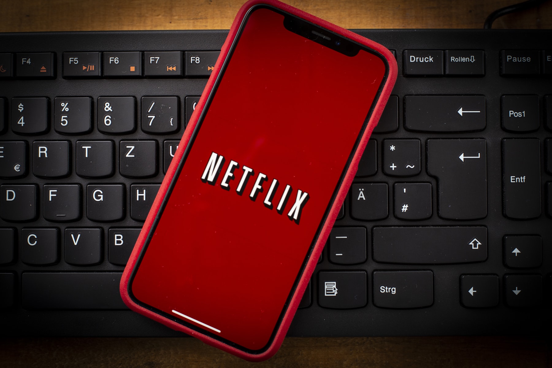 Netflix Threatens to Crack Down on Password Sharing streaming site cross accounts videos stop ip address mobile app 