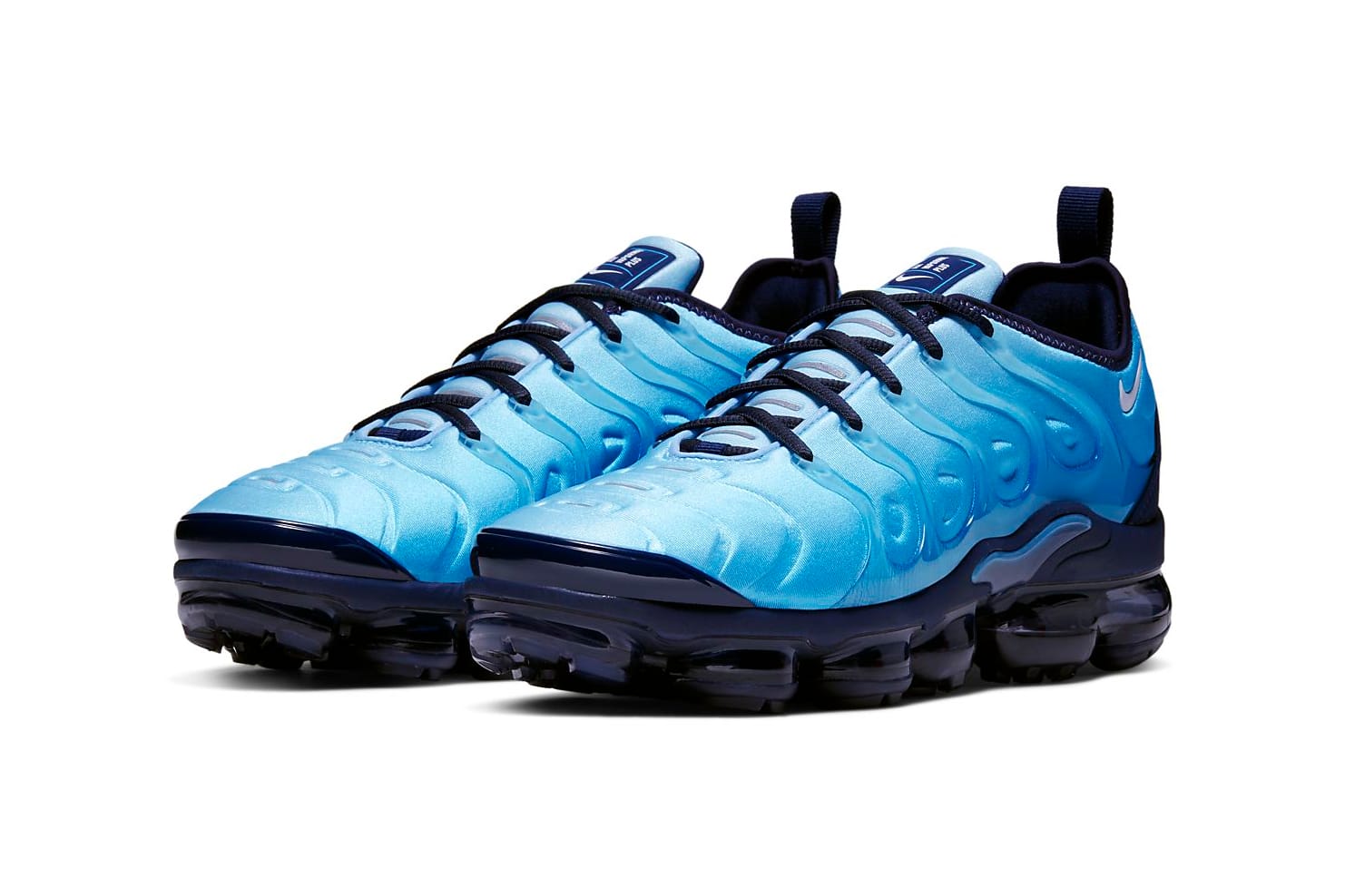 green and blue vapormax plus