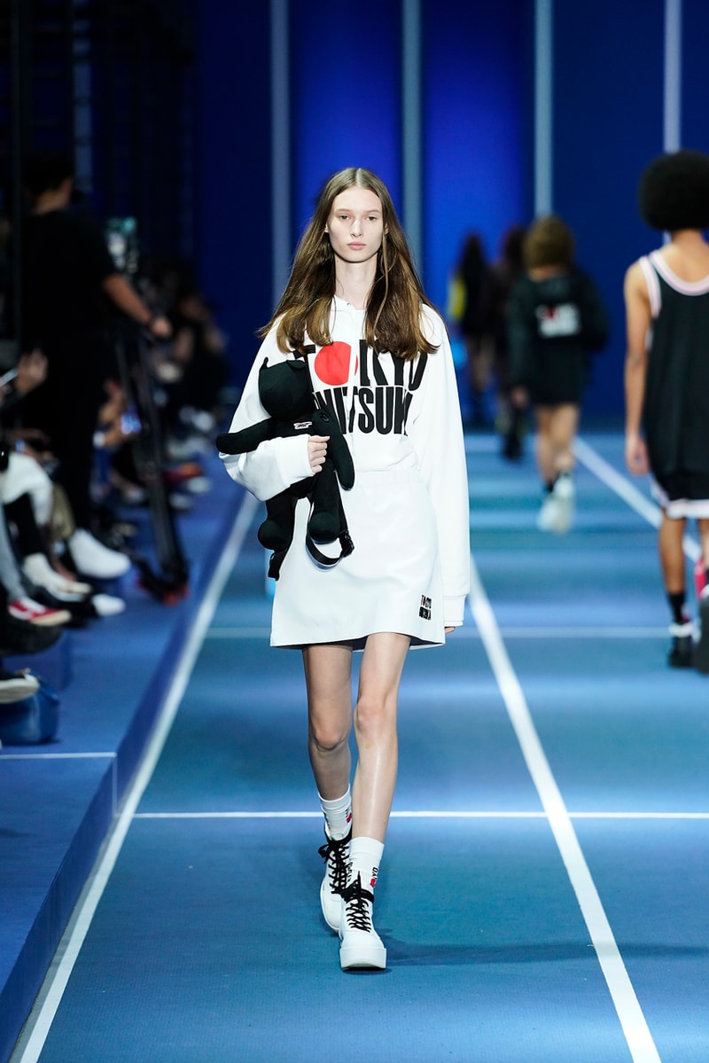 onitsuka tiger spring summer 2020 runway show tokyo fashion week creative director andrea pompilio sporty heritage innovation sportswear