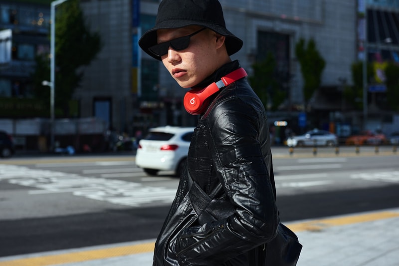 Seoul Fashion Week Spring/Summer 2020 Streetsnaps Street Fashion Streetwear Fall Clothing Outewear Coats Bold Prints Looks Photography Styling Sneakers style