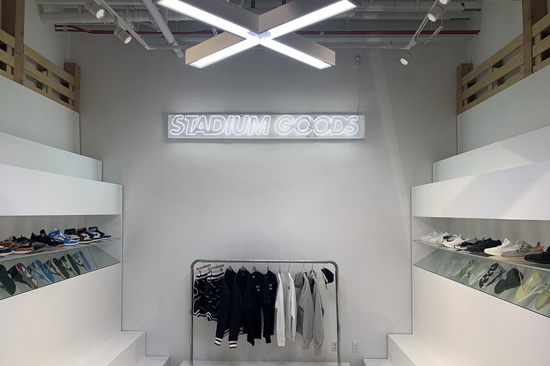 Buy Louis Vuitton Sport Sneaker Louis Vuitton X Supreme - Stadium Goods
