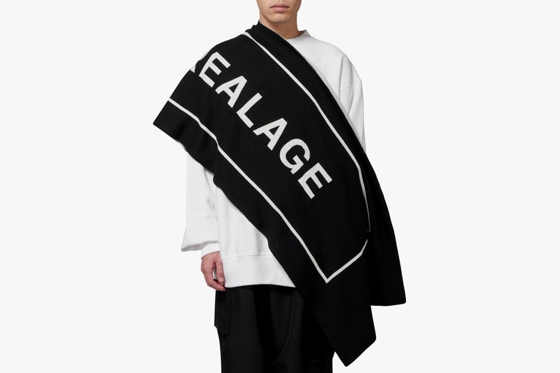 ANREALAGE Doublet Reversible Scarf Black White Product Tag "REVERSIBLE BIG TAG MUFFLER" Fall/Winter 2019