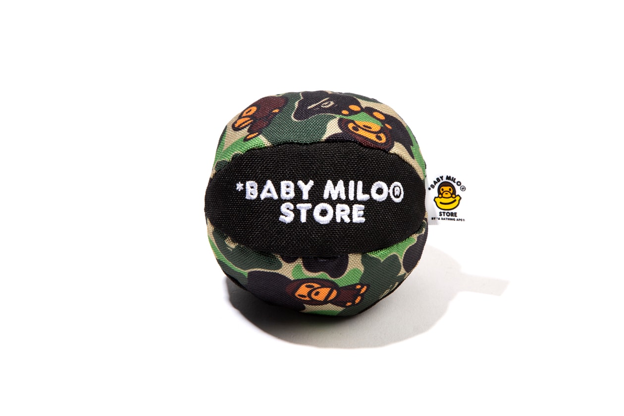 BAPE®️から2019年秋冬ペットコレクションが登場 Baby Milo Pet Accessories Fall/Winter 2019 dogs cats camo print bape a bathing ape beds bags toys ape head