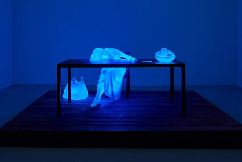 Doug Aitken Displays Color-Changing Sculptures in "Return to the Real" Exhibition