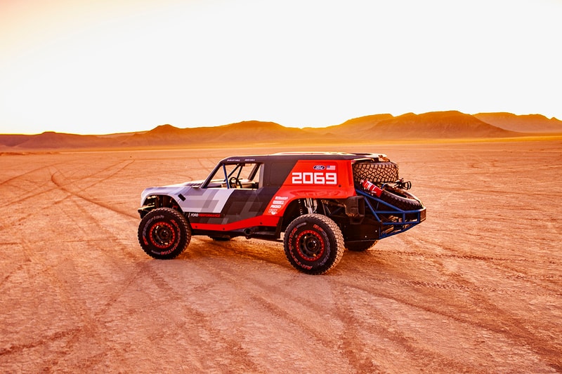 Ford Bronco R Race Prototype First Look Automotive Baja 1000 Racing Truck All-Terrain Supertrucks 4x4 Compressed Body Off-Roading Test