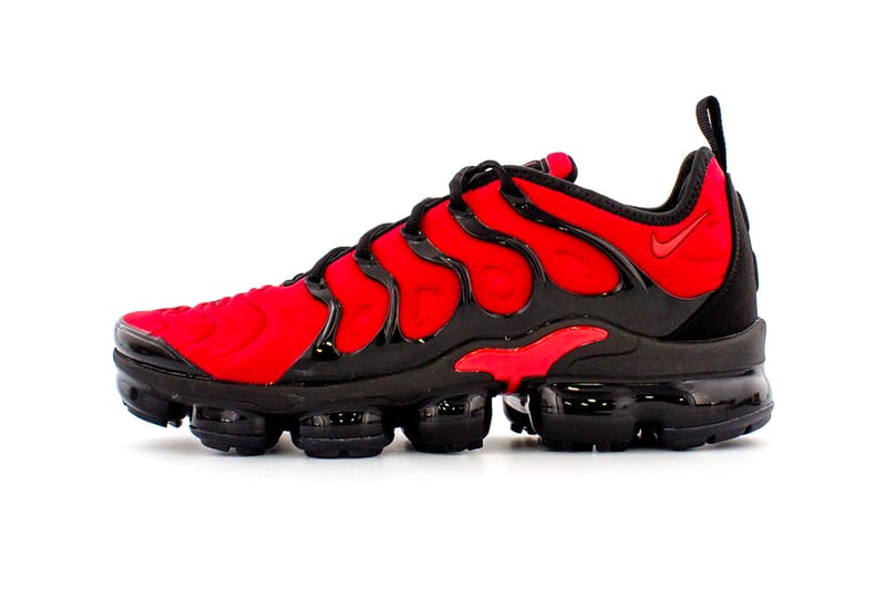 all red nike vapormax plus