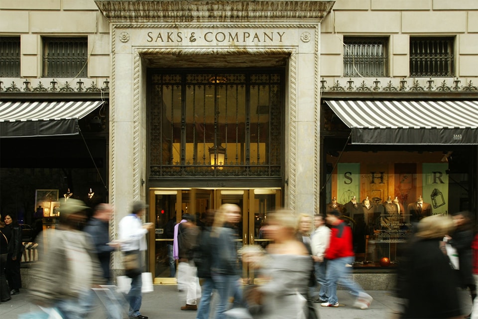 Saks Manhattan Flagship Sees Value Plummet in Retail Apocalypse - Bloomberg