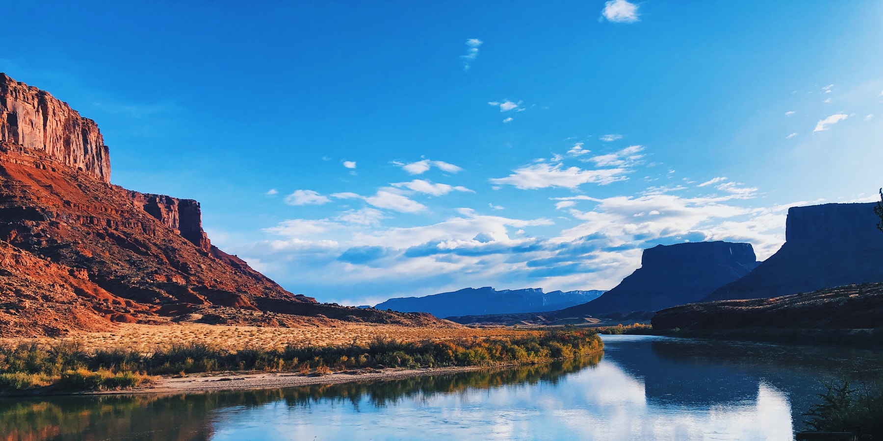 Land Rover Adventure Experience Moab Utah Info Range Rover SUVs Luxury travel Discovery rock-crawling off-roading canyonlands