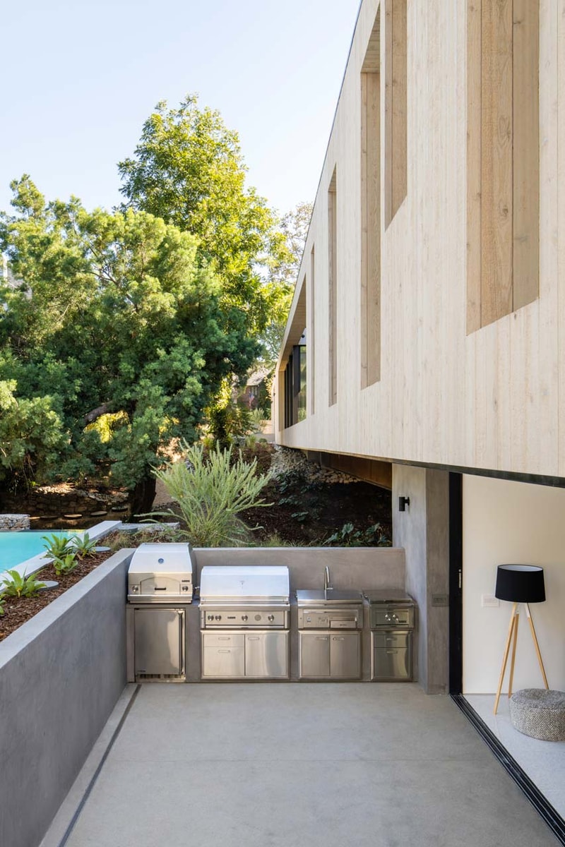 dan brunn architecture bride house los angeles hancock park built over brook stream 