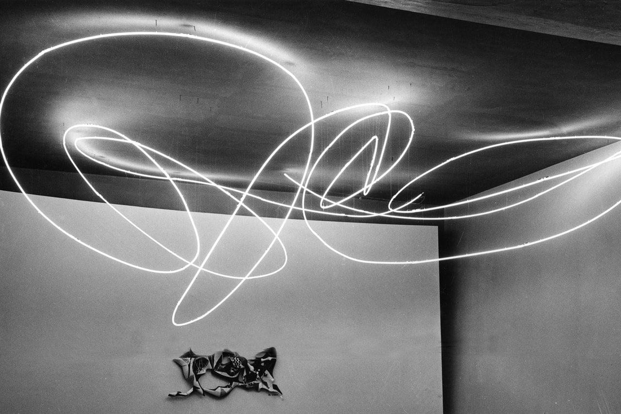 Лючио Фонтана Выставка «Пространственные среды» Галерея Hauser & Wirth Лос-Анджелес Инсталляции в стиле пространственности Неоновый свет