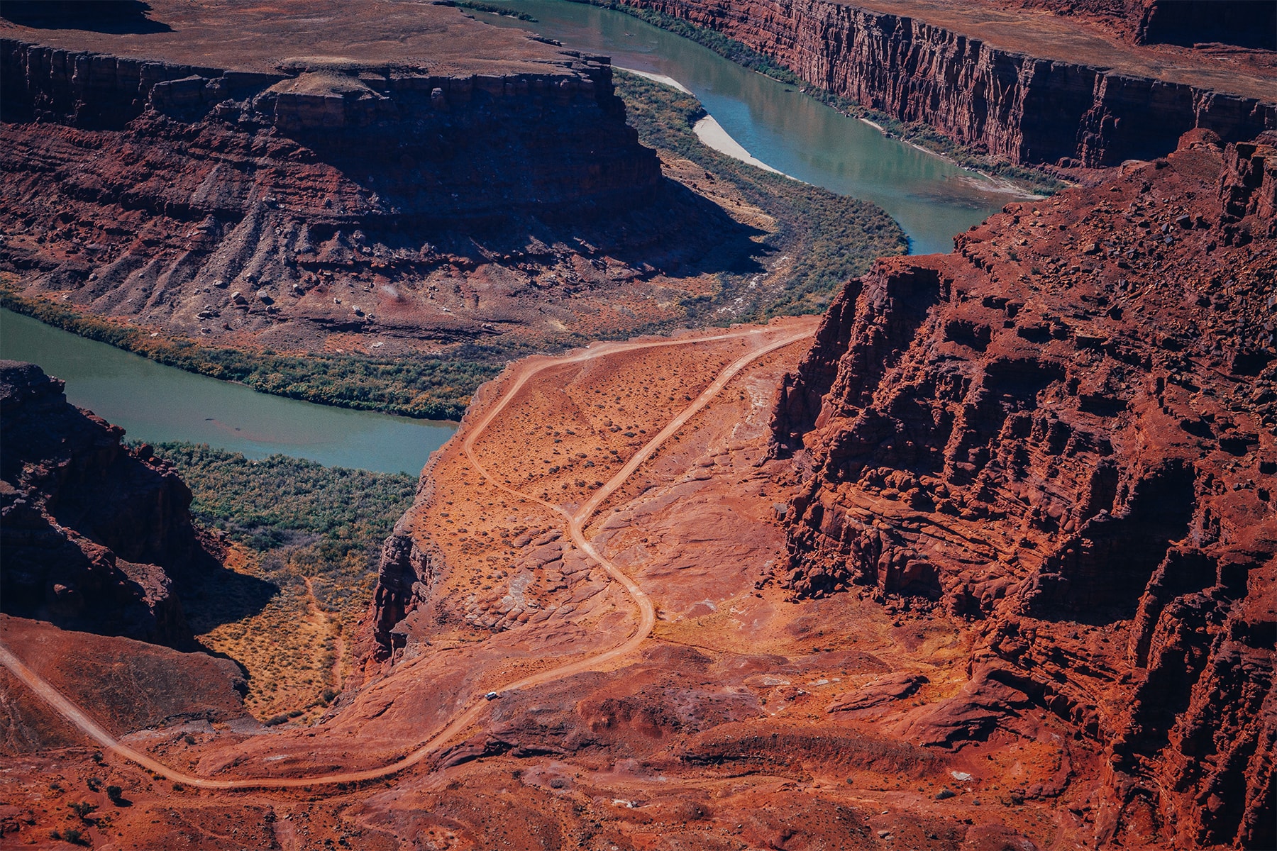 Land Rover Adventure Experience Moab Utah Info Range Rover SUVs Luxury travel Discovery rock-crawling off-roading canyonlands