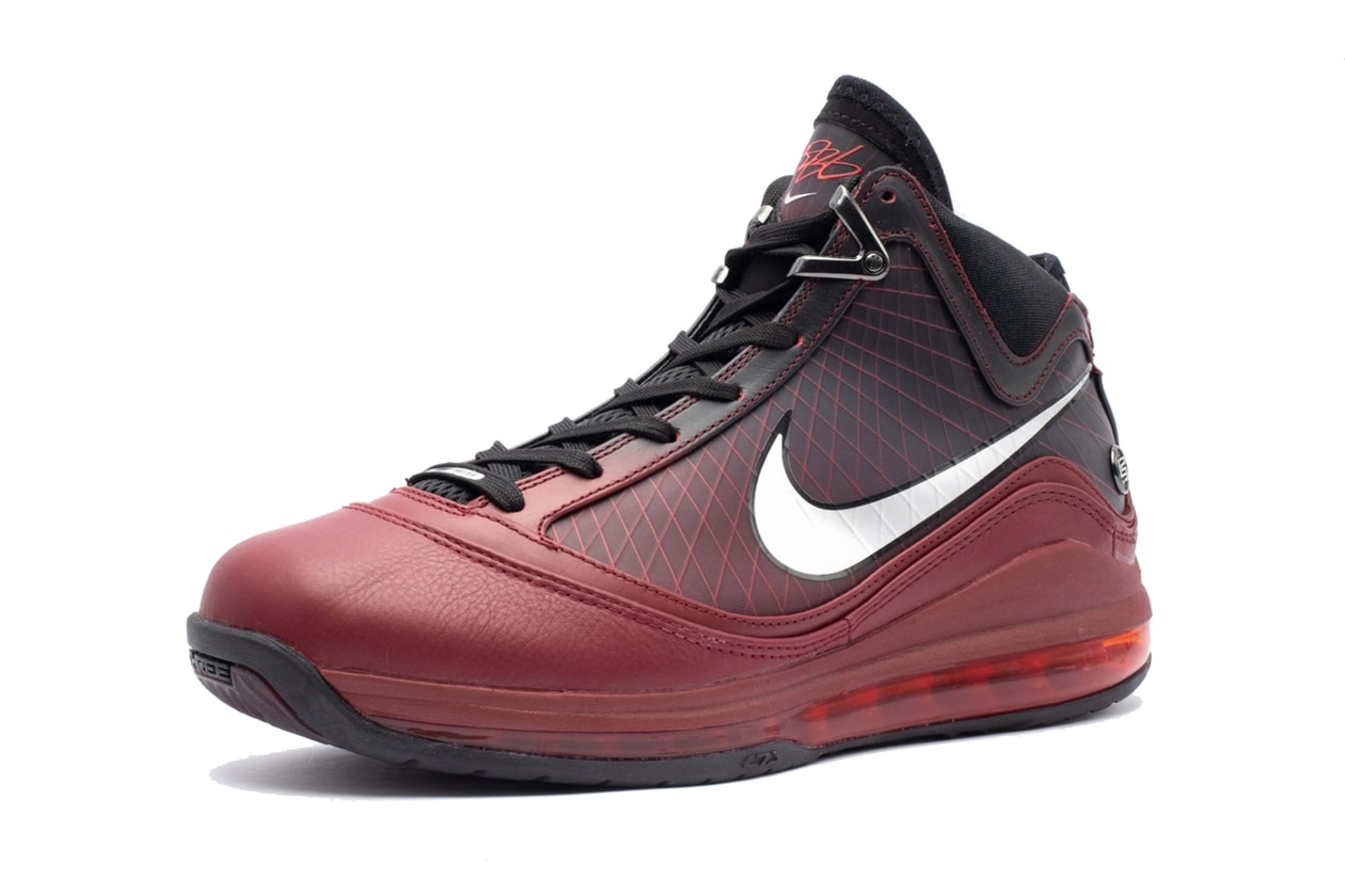 nike lebron vii 7 retro christmas team red metallic silver black hot CU5133 600 release date info photos price