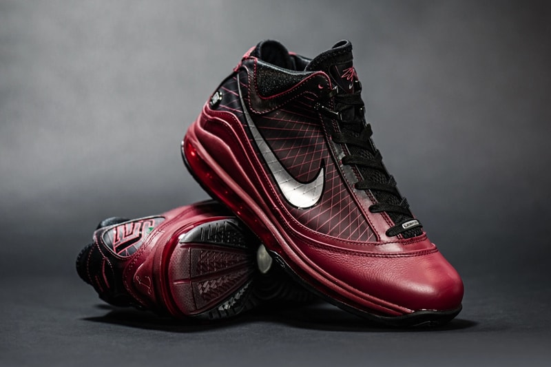 Zoom LeBron 7 full-length Max Air visible cushioning Christmas colorway