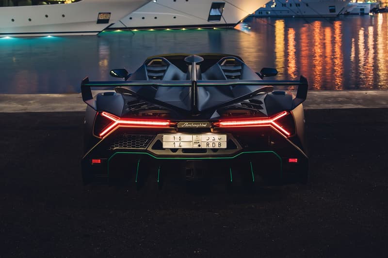 2015 Lamborghini Veneno Roadster Auction RM Sotheby's supercar hypercar one of 9 built €4,500,000 - €5,500,000 paris 6.5 litre v-12