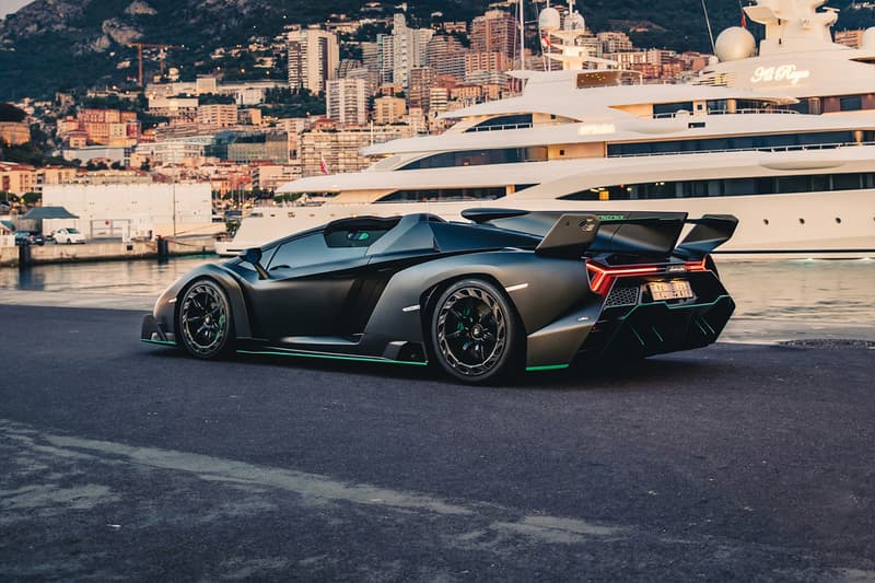 2015 Lamborghini Veneno Roadster Auction RM Sotheby's supercar hypercar one of 9 built €4,500,000 - €5,500,000 paris 6.5 litre v-12