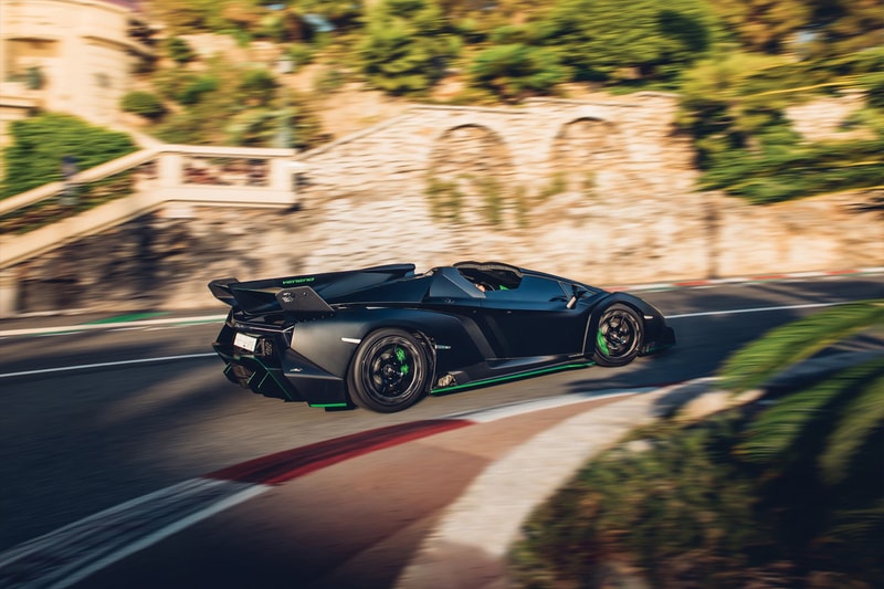 2015 Lamborghini Veneno Roadster Auction RM Sotheby's supercar hypercar one of 9 built €4,500,000 - €5,500,000 paris 6.5 litre v-12