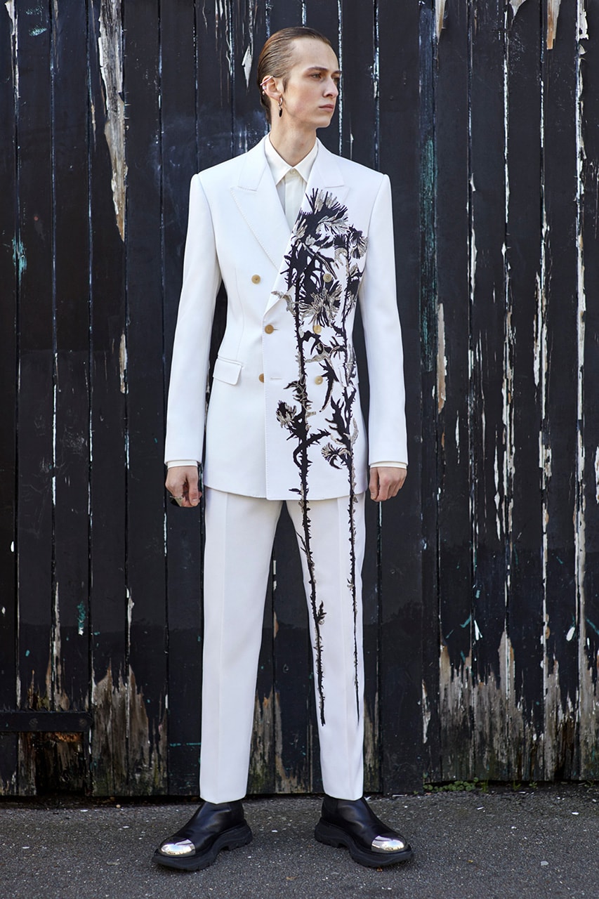 Alexander McQueen Fall/Winter 2020 Menswear Lookbook Collection Sarah Burton Creative Director Double-breasted overcoats Tailoring Military Coats Jackets Milan Fashion Week