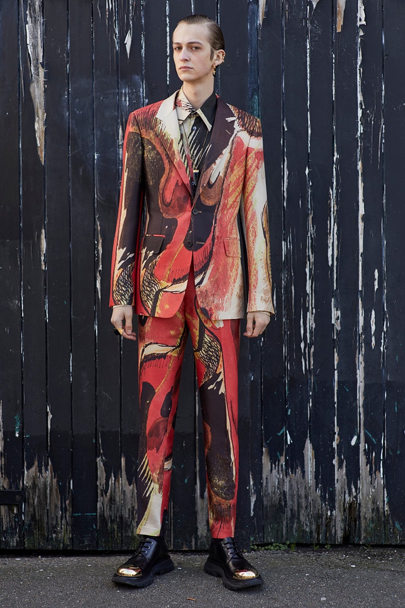 Alexander McQueen Fall/Winter 2020 Menswear Lookbook Collection Sarah Burton Creative Director Double-breasted overcoats Tailoring Military Coats Jackets Milan Fashion Week