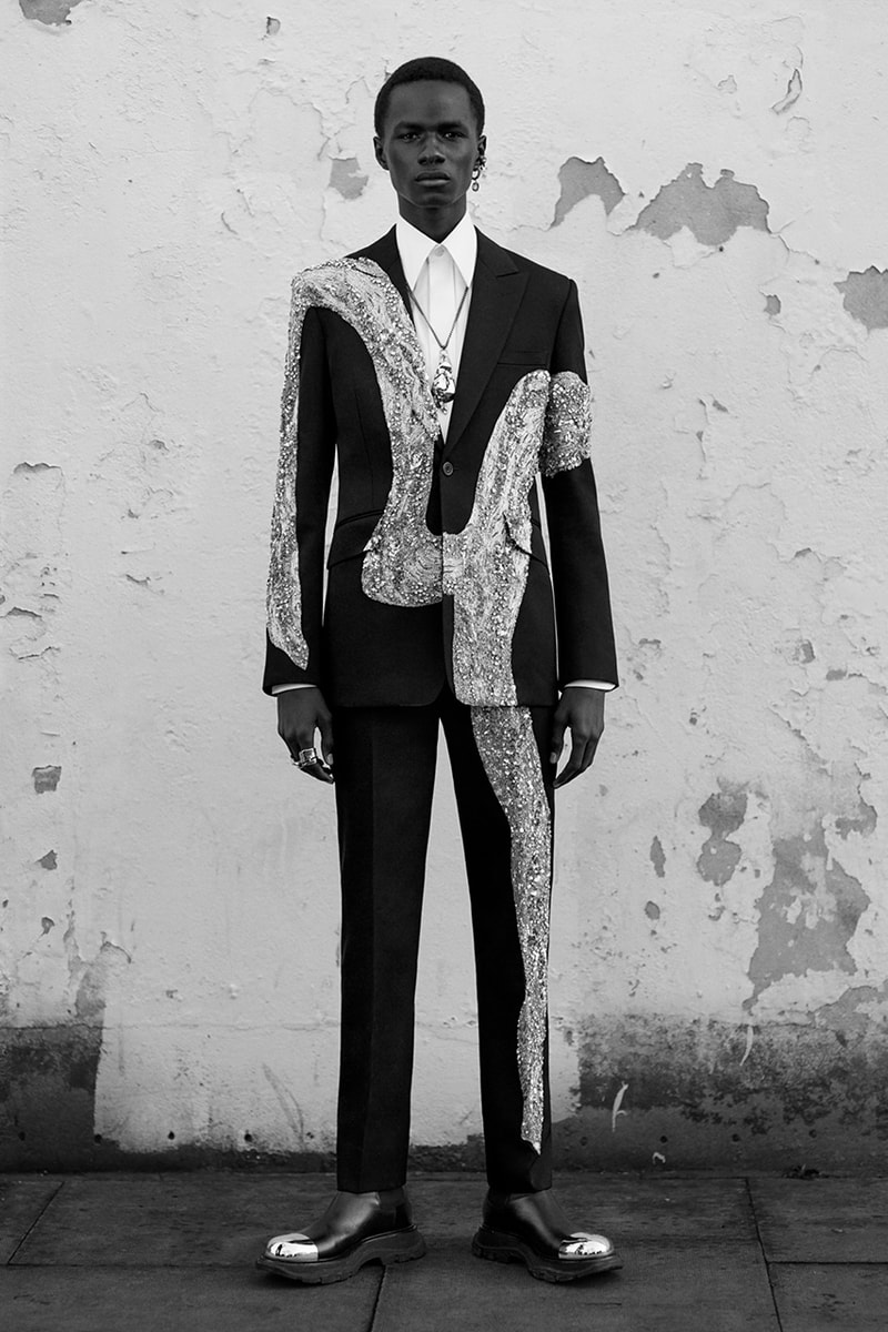 Alexander McQueen Fall/Winter 2020 Menswear Lookbook Collection Sarah Burton Creative Director Double-breasted overcoats Tailoring Military Coats Jackets Milan Fashion Week