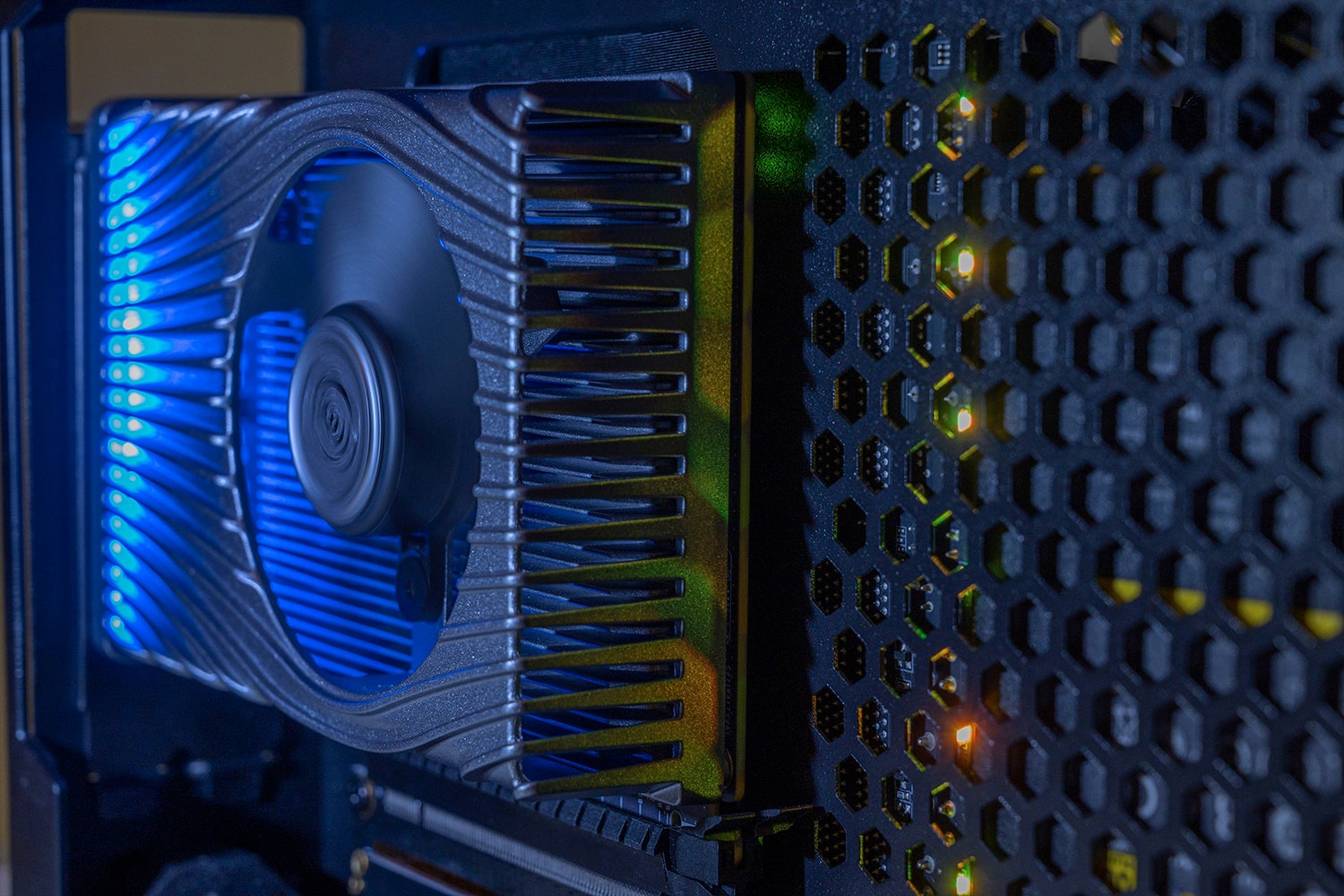 Intel DG1 Discrete GPU Unveiling gpu CPU gaming chips Tiger Lake CPU GPU graphics card laptops CES 2020 