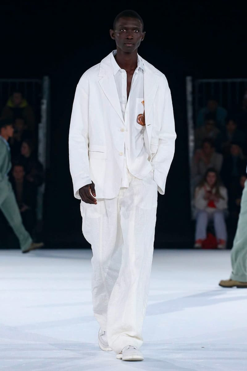 Jacquemus Fall Winter 2020 Collection Runway Paris Fashion Week pfw co ed mens womens french parisian deconstrcuted olive drab minimal denim exagerrated Simon Porte Jacquemus
