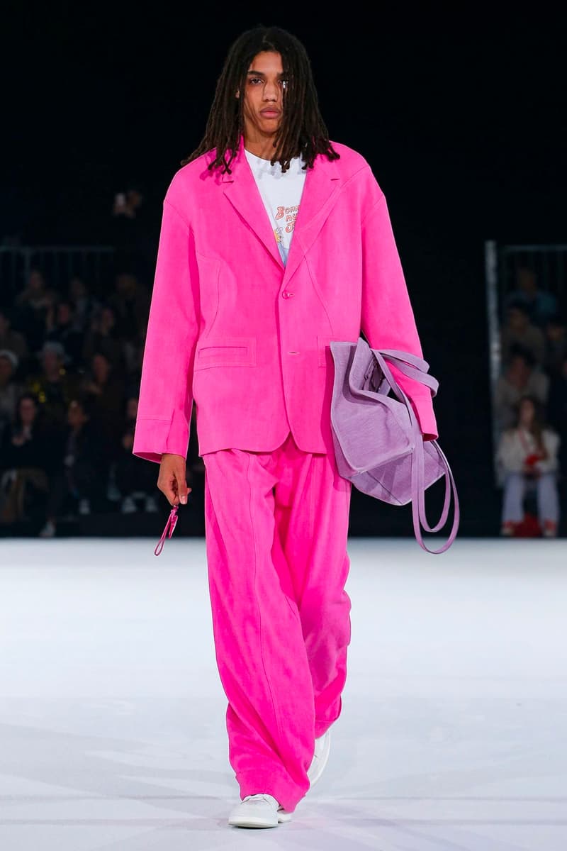Jacquemus Fall Winter 2020 Collection Runway Paris Fashion Week pfw co ed mens womens french parisian deconstrcuted olive drab minimal denim exagerrated Simon Porte Jacquemus