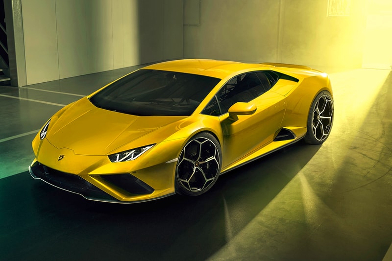 Lamborghini Huracán EVO Rear-Wheel Drive Unveiled First Look RWD Supercar Italian Sportscar V10 Engine 610 HP New Look Design Front Bumper Rear Diffuser