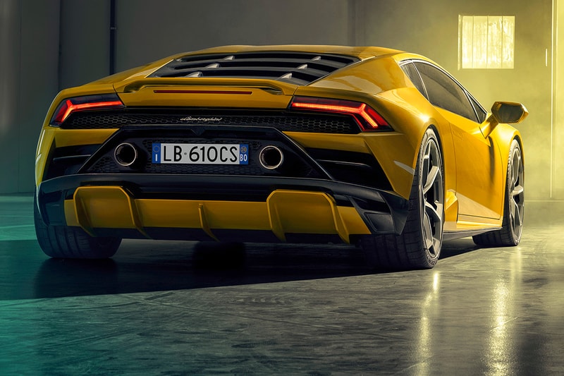 Lamborghini Huracán EVO Rear-Wheel Drive Unveiled First Look RWD Supercar Italian Sportscar V10 Engine 610 HP New Look Design Front Bumper Rear Diffuser