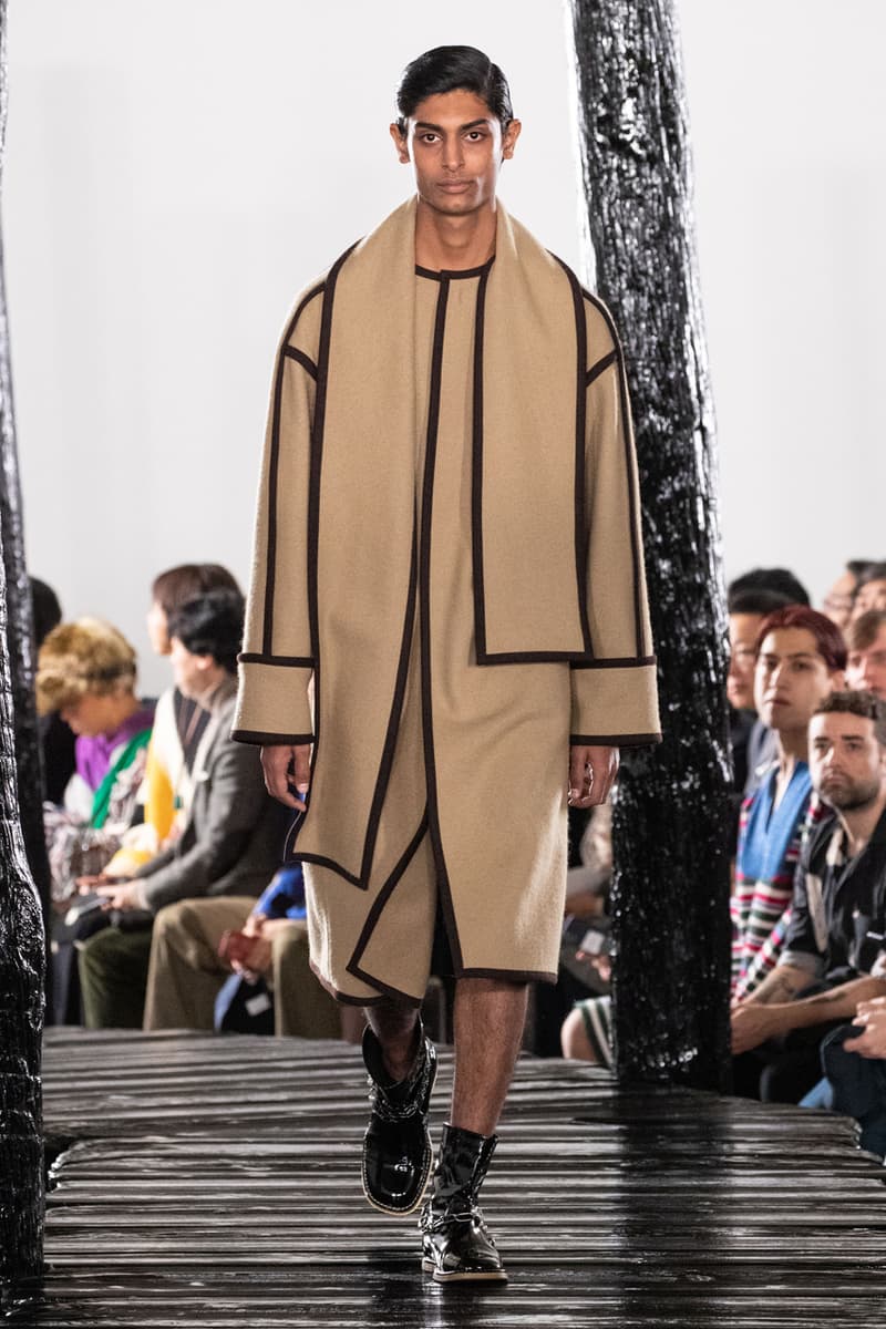 LOEWE Fall/Winter 2020 Runway Collection Paris Fashion Week Jackets Coats Shirts Pants Chain Links Bags Hats Blazers Capes Scarves Dresses Studs Silk 