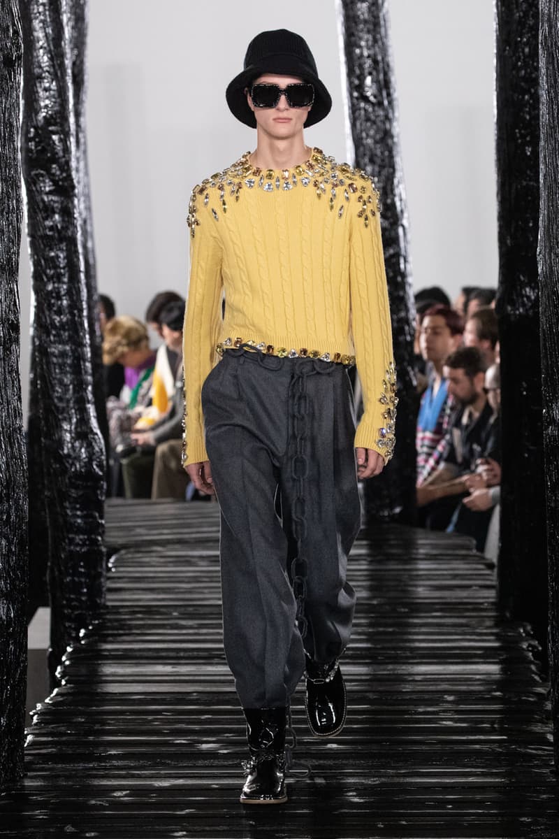 LOEWE Fall/Winter 2020 Runway Collection Paris Fashion Week Jackets Coats Shirts Pants Chain Links Bags Hats Blazers Capes Scarves Dresses Studs Silk