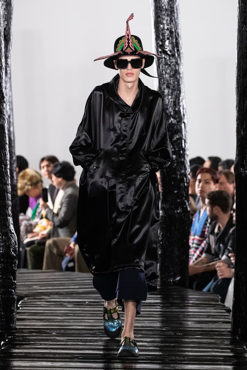 LOEWE Fall/Winter 2020 Runway Collection Paris Fashion Week Jackets Coats Shirts Pants Chain Links Bags Hats Blazers Capes Scarves Dresses Studs Silk