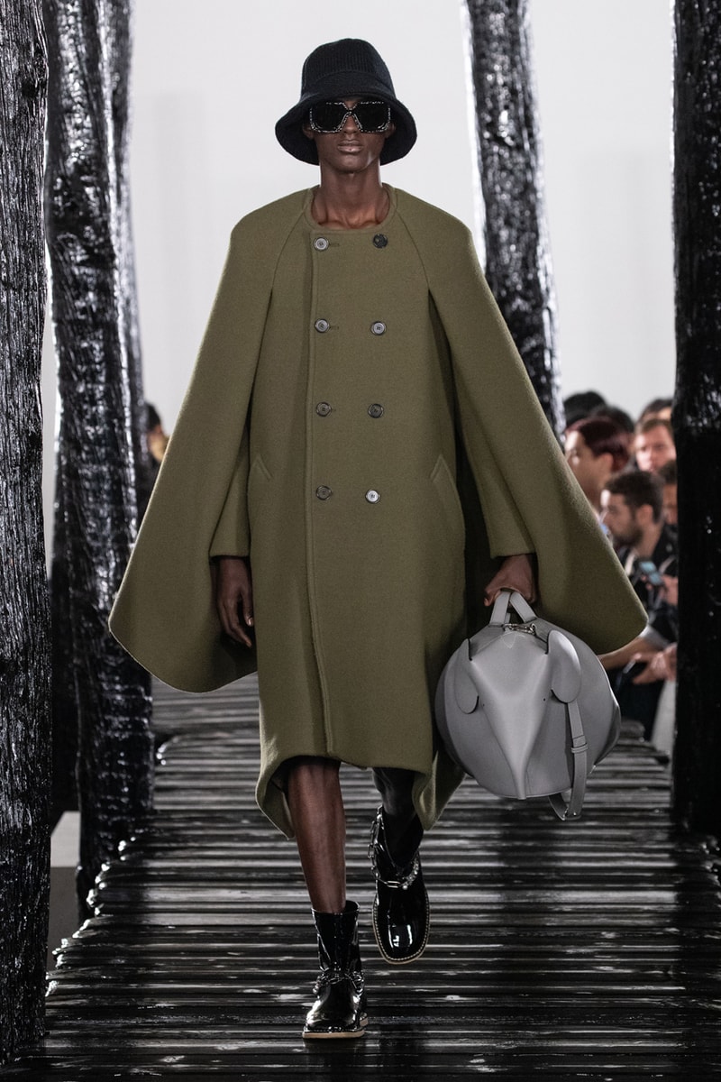 LOEWE Fall/Winter 2020 Runway Collection Paris Fashion Week Jackets Coats Shirts Pants Chain Links Bags Hats Blazers Capes Scarves Dresses Studs Silk 