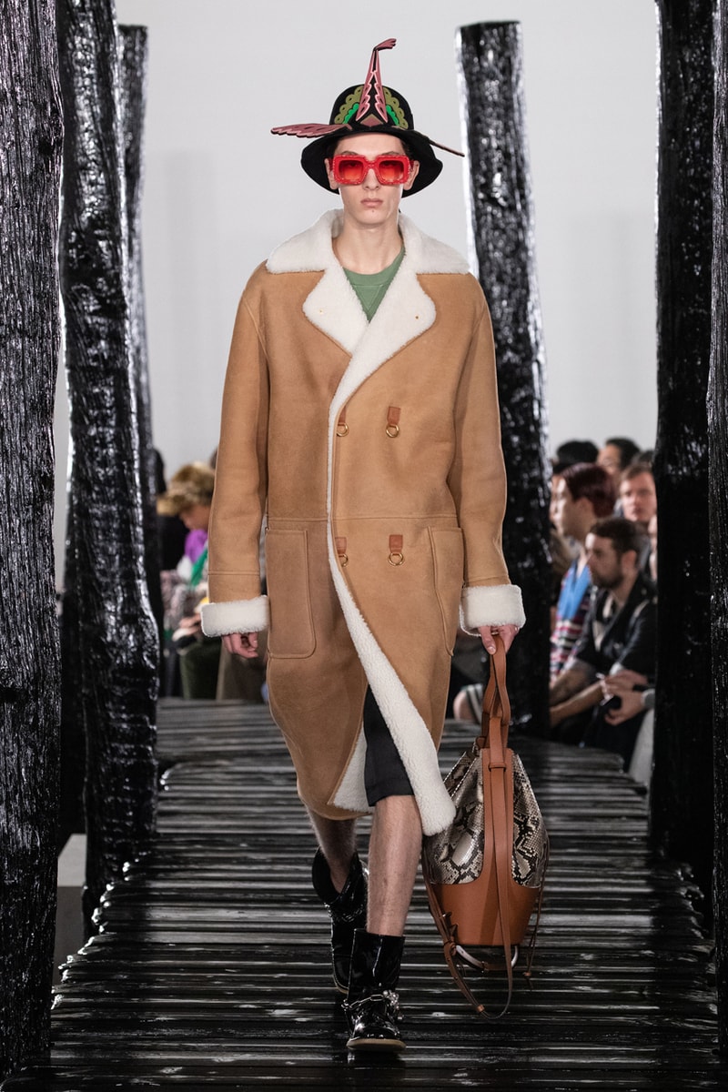 LOEWE Fall/Winter 2020 Runway Collection Paris Fashion Week Jackets Coats Shirts Pants Chain Links Bags Hats Blazers Capes Scarves Dresses Studs Silk 