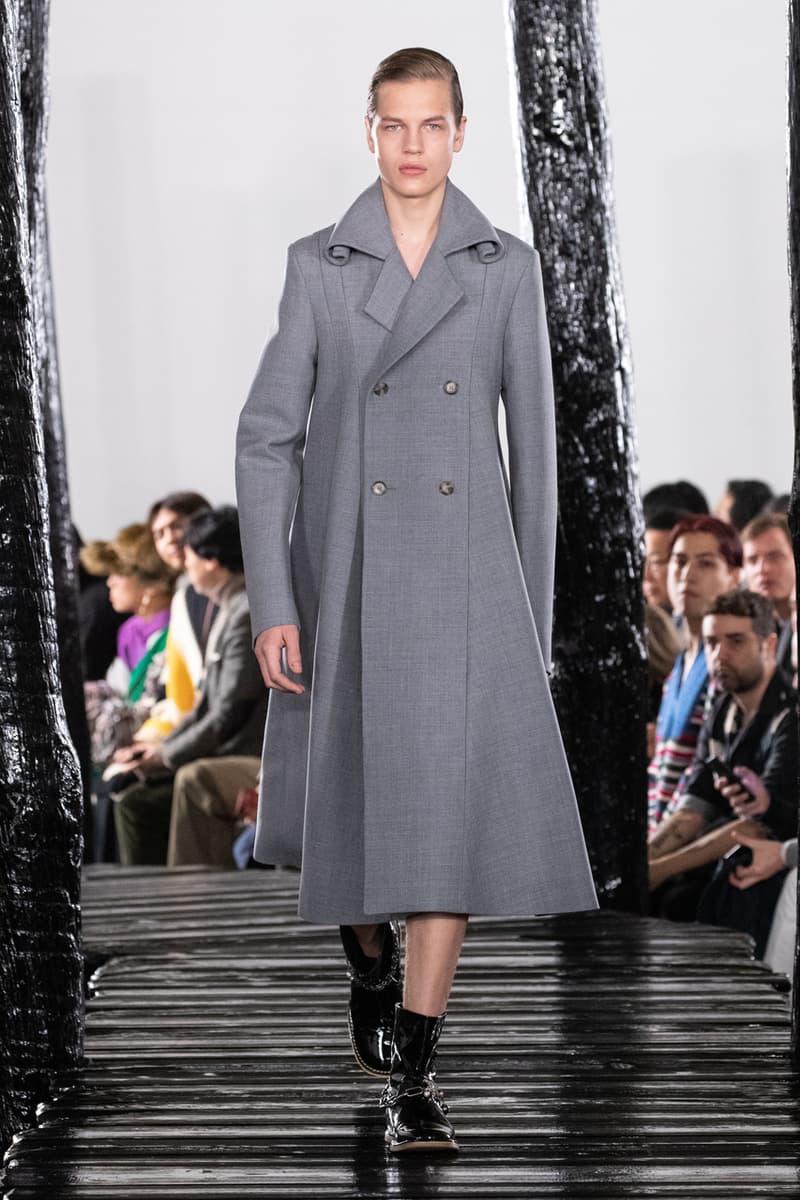 LOEWE Fall/Winter 2020 Runway Collection Paris Fashion Week Jackets Coats Shirts Pants Chain Links Bags Hats Blazers Capes Scarves Dresses Studs Silk