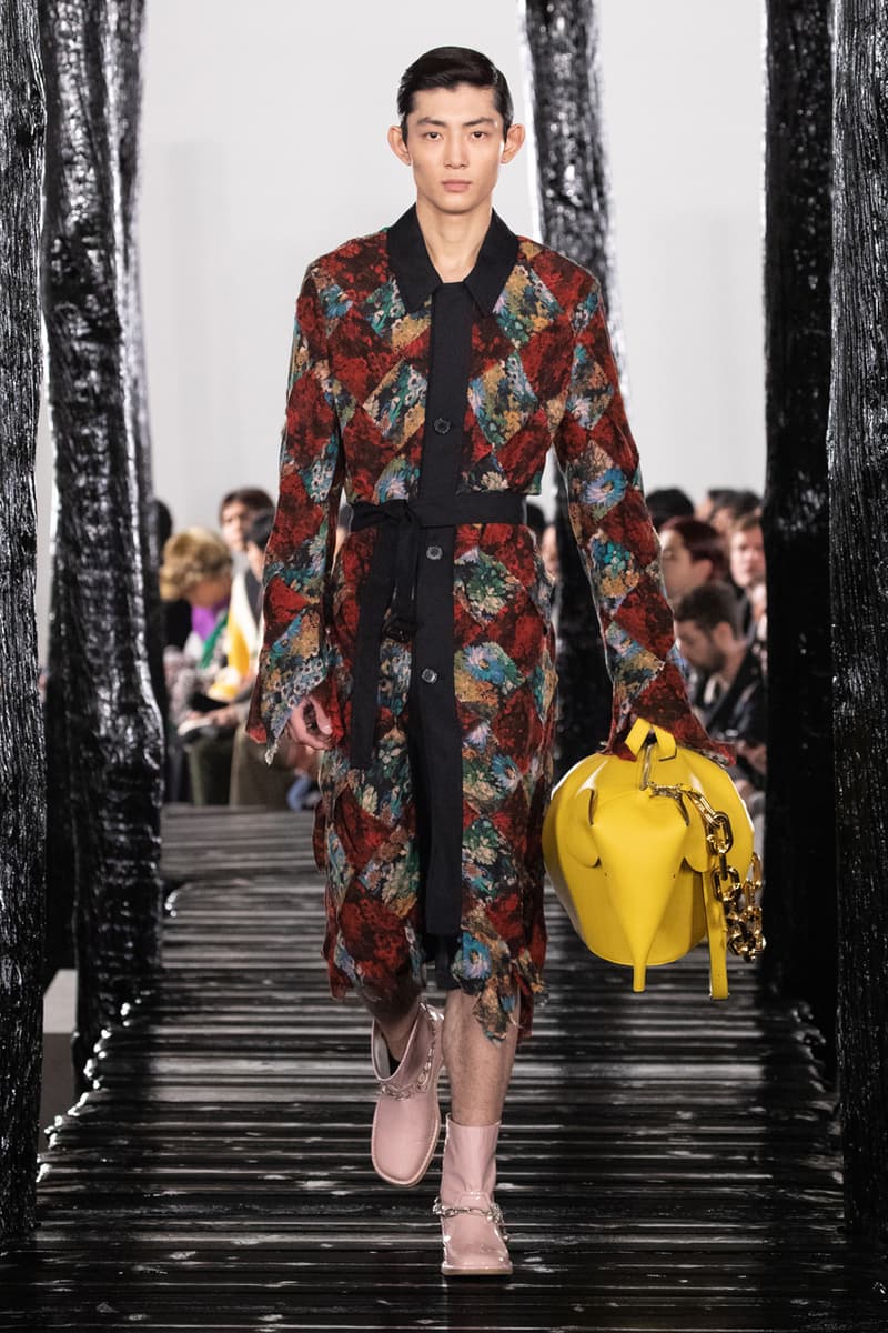 LOEWE Fall/Winter 2020 Runway Collection Paris Fashion Week Jackets Coats Shirts Pants Chain Links Bags Hats Blazers Capes Scarves Dresses Studs Silk 