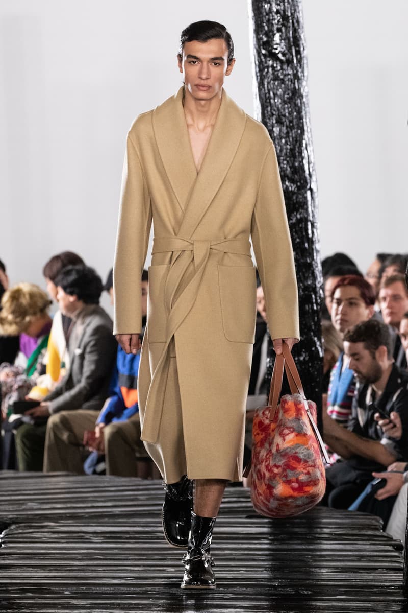 LOEWE Fall/Winter 2020 Runway Collection Paris Fashion Week Jackets Coats Shirts Pants Chain Links Bags Hats Blazers Capes Scarves Dresses Studs Silk 