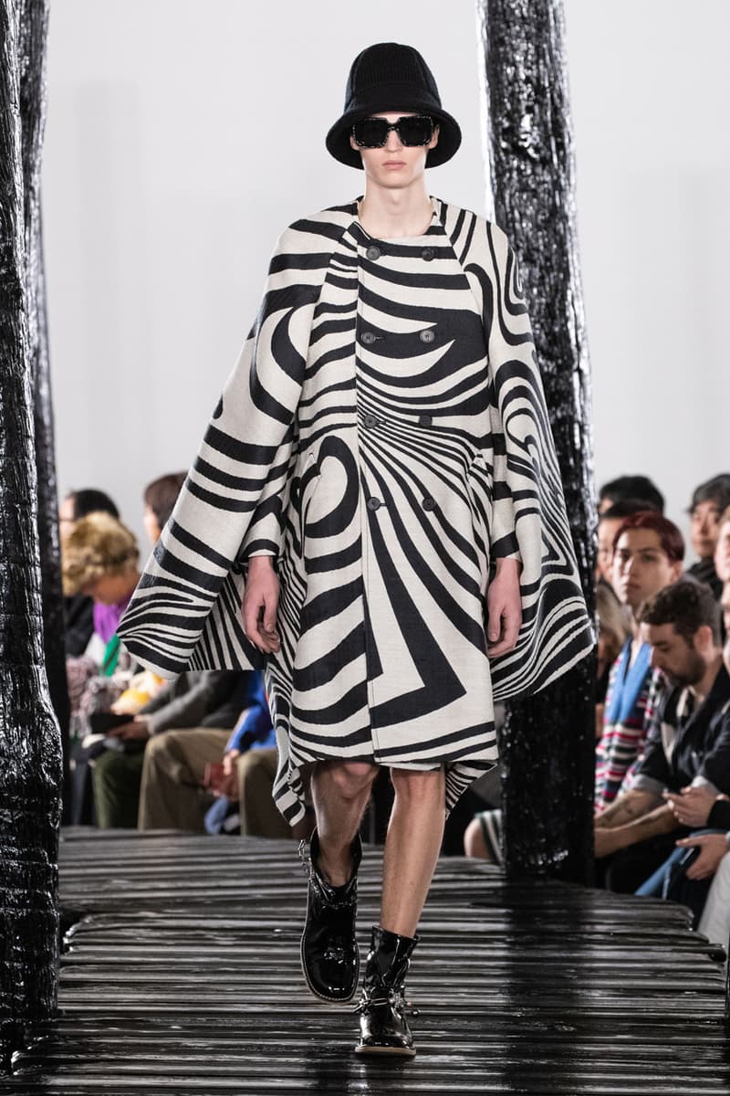 LOEWE Fall/Winter 2020 Runway Collection Paris Fashion Week Jackets Coats Shirts Pants Chain Links Bags Hats Blazers Capes Scarves Dresses Studs Silk
