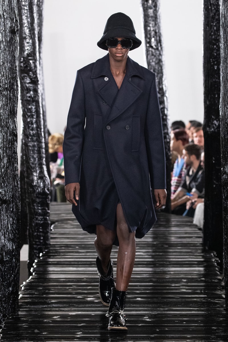 LOEWE Fall/Winter 2020 Runway Collection Paris Fashion Week Jackets Coats Shirts Pants Chain Links Bags Hats Blazers Capes Scarves Dresses Studs Silk 