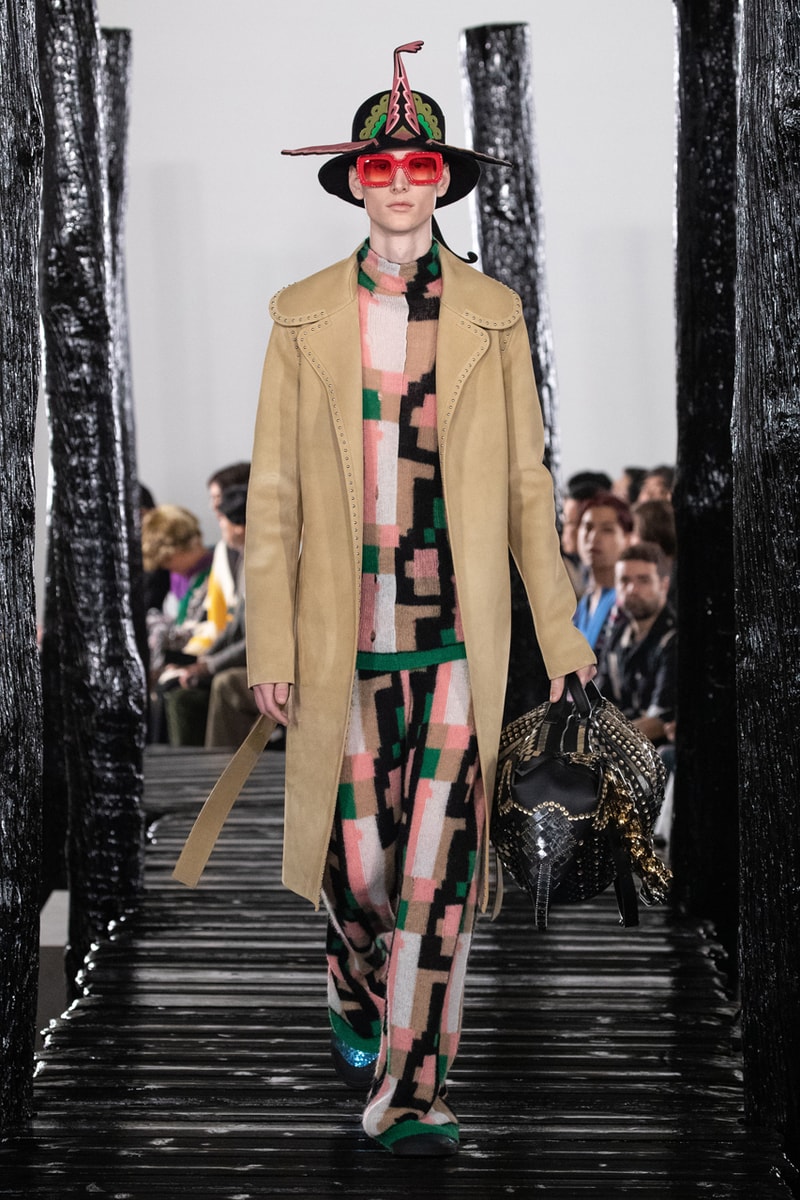 LOEWE Fall/Winter 2020 Runway Collection Paris Fashion Week Jackets Coats Shirts Pants Chain Links Bags Hats Blazers Capes Scarves Dresses Studs Silk 