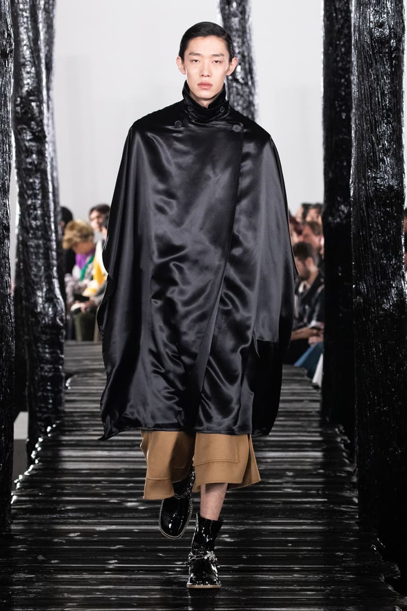 LOEWE Fall/Winter 2020 Runway Collection Paris Fashion Week Jackets Coats Shirts Pants Chain Links Bags Hats Blazers Capes Scarves Dresses Studs Silk 