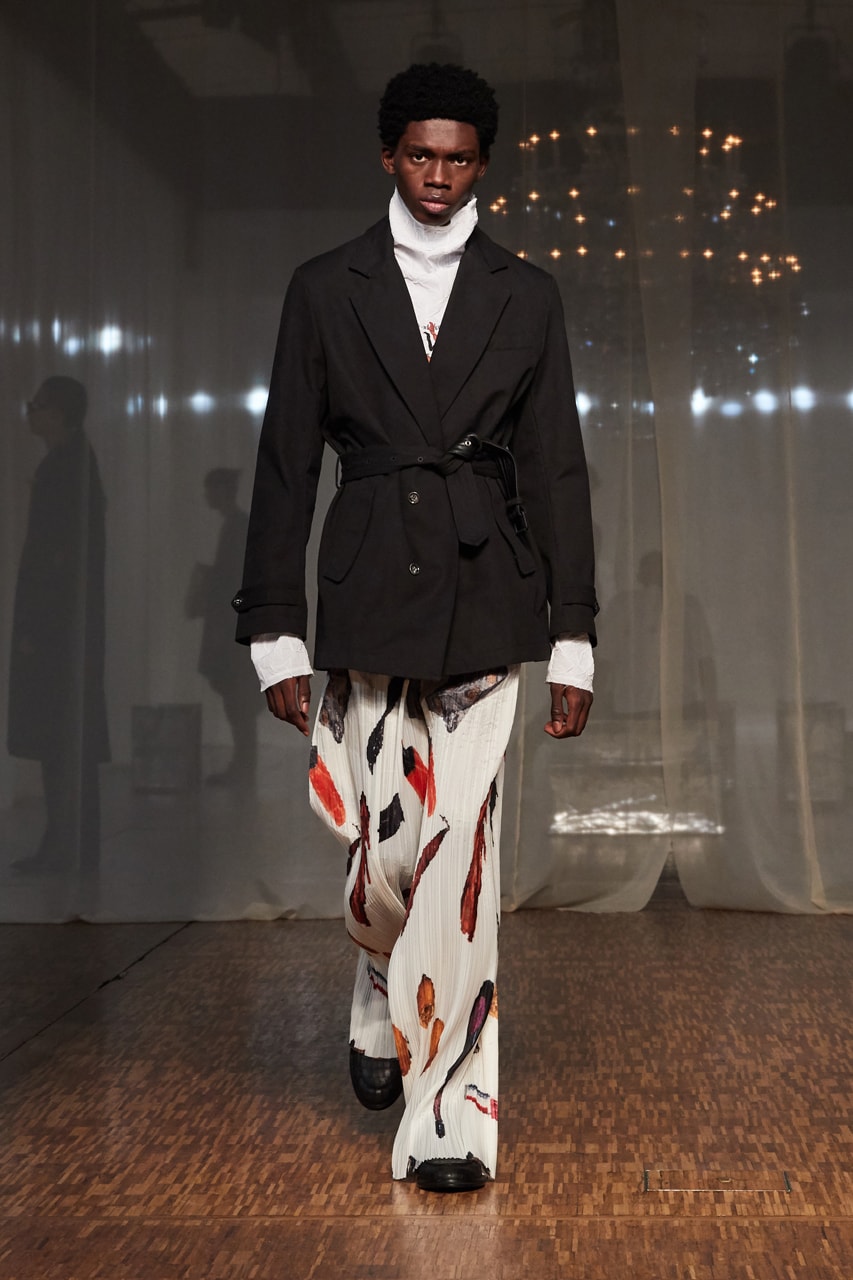 Off-White™ Fall/Winter 2020 Menswear Runway Collection show presentation paris fashion week fw20 virgil abloh jordan 5 collaboration pfw tornado warning