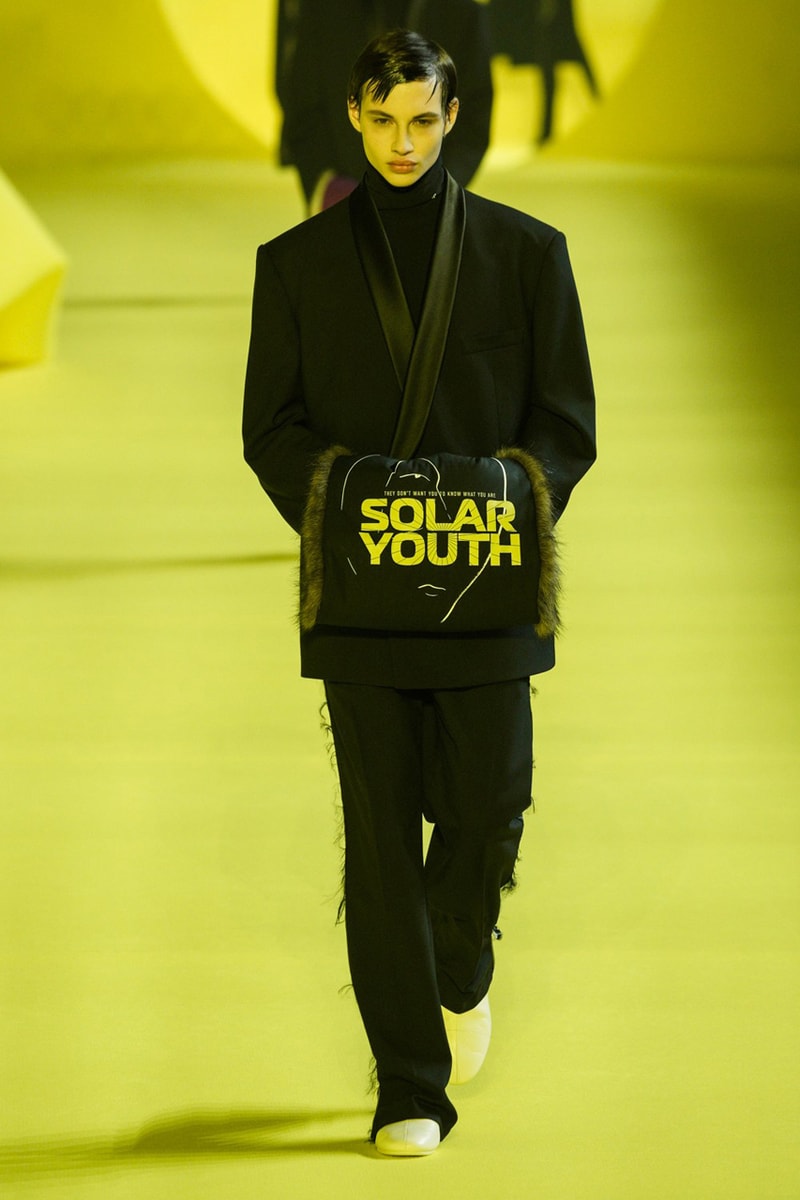 Raf Simons Fall/Winter 2020 Collection Show menswear pfw paris fashion week fw20 runway presentation solar youth runner