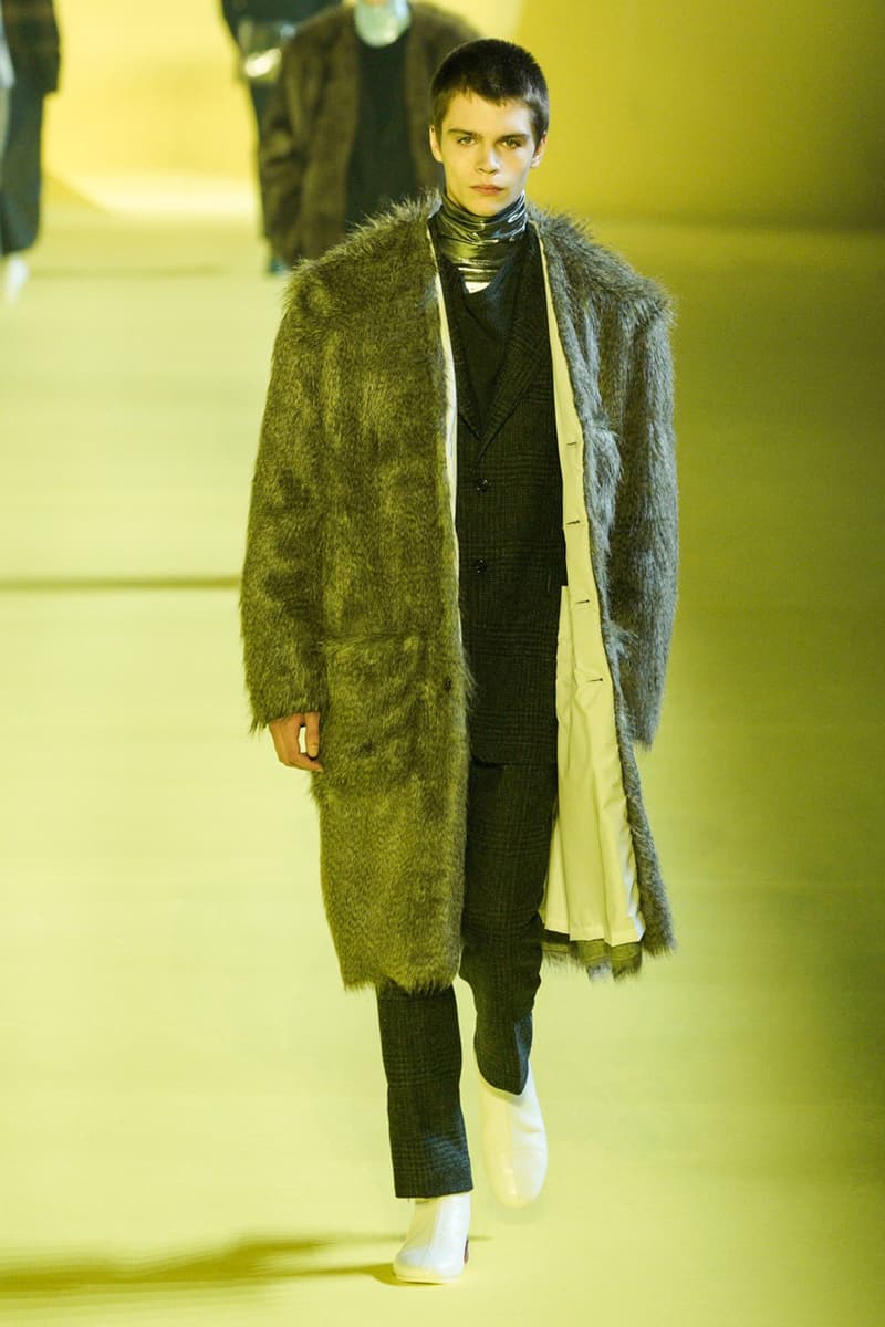 Raf Simons Fall/Winter 2020 Collection Show menswear pfw paris fashion week fw20 runway presentation solar youth runner