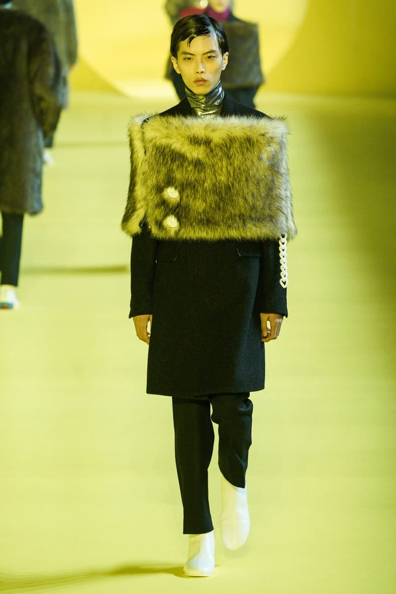 Raf Simons Fall/Winter 2020 Collection Show menswear pfw paris fashion week fw20 runway presentation solar youth runner