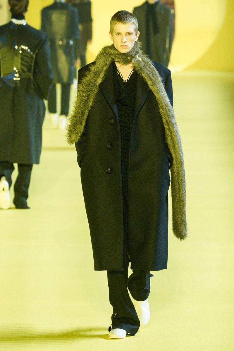 Raf Simons Fall/Winter 2020 Collection Show menswear pfw paris fashion week fw20 runway presentation solar youth runner