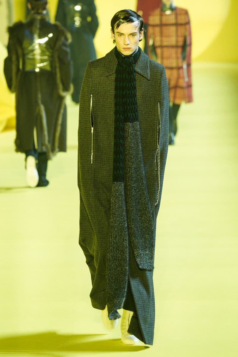 Raf Simons Fall/Winter 2020 Collection Show menswear pfw paris fashion week fw20 runway presentation solar youth runner