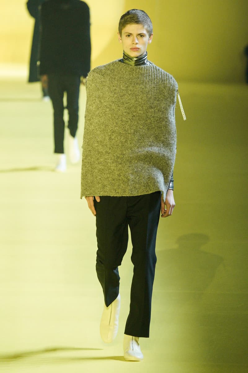 Raf Simons Fall/Winter 2020 Collection Show menswear pfw paris fashion week fw20 runway presentation solar youth runner