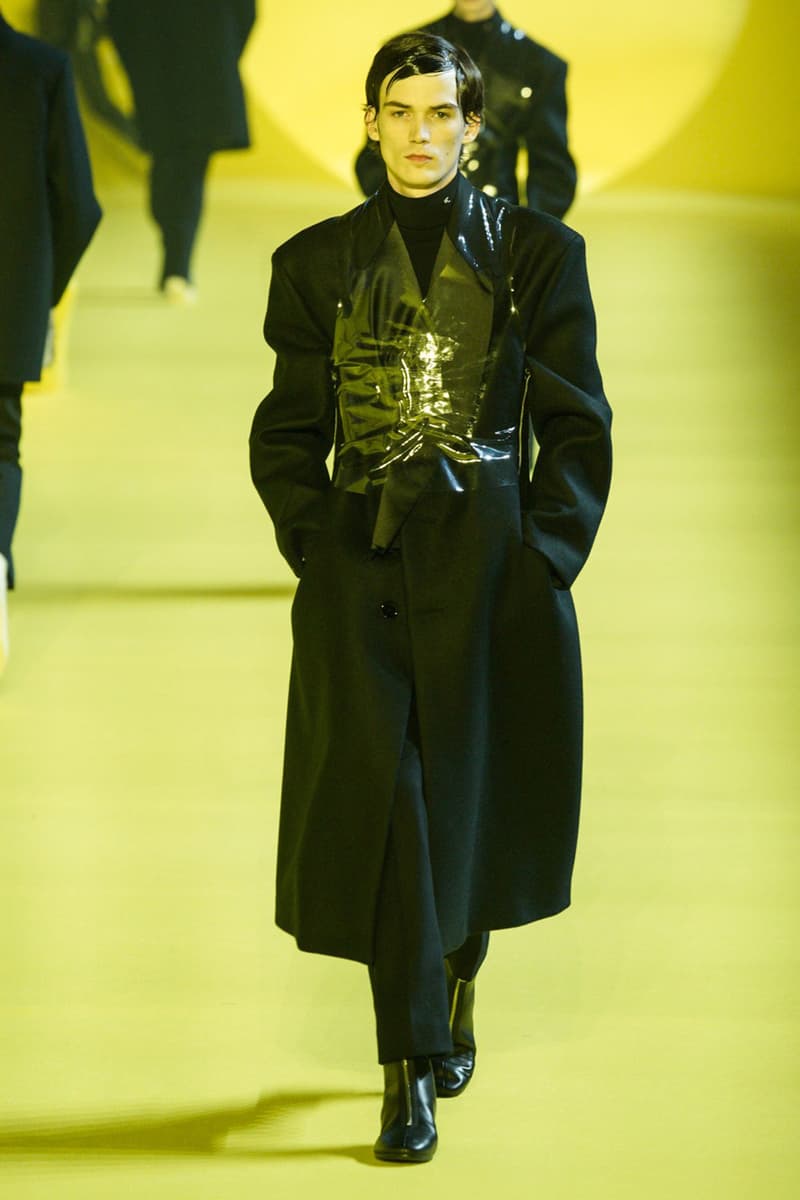 Raf Simons Fall/Winter 2020 Collection Show menswear pfw paris fashion week fw20 runway presentation solar youth runner