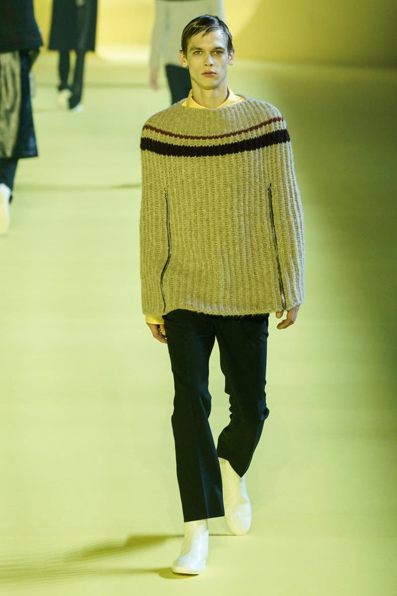 Raf Simons Fall/Winter 2020 Collection Show menswear pfw paris fashion week fw20 runway presentation solar youth runner