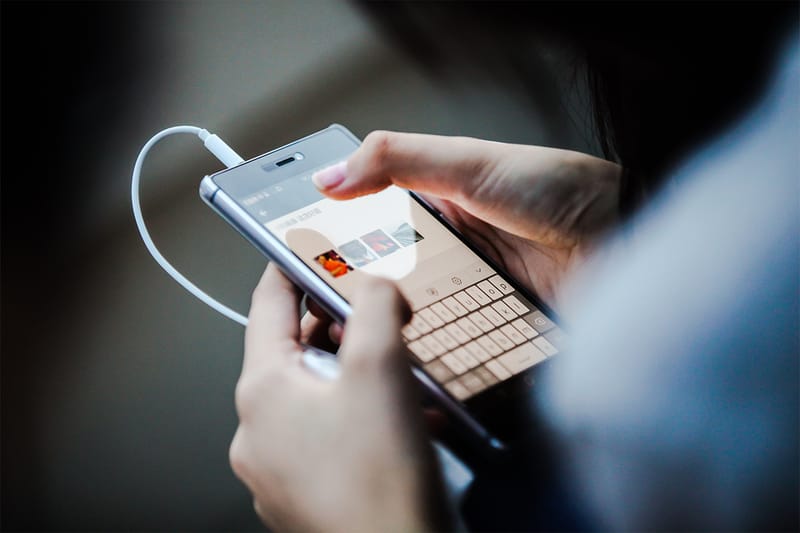 US Government Gives Free Smartphones to Those in Need